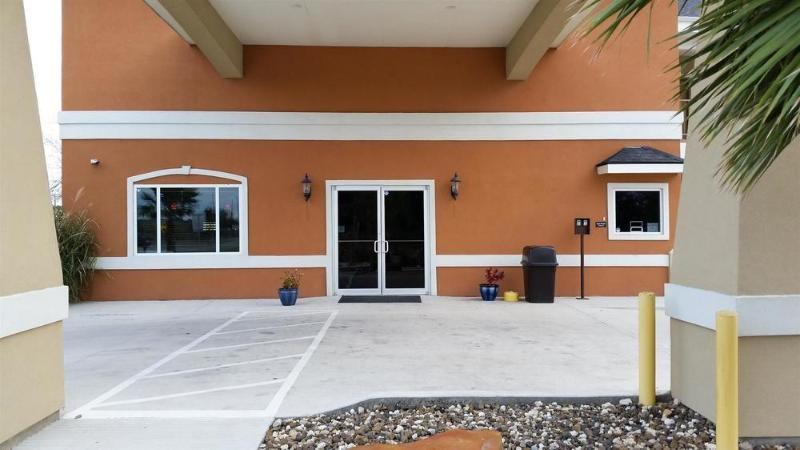 Belmont Inn And Suites Beeville Экстерьер фото